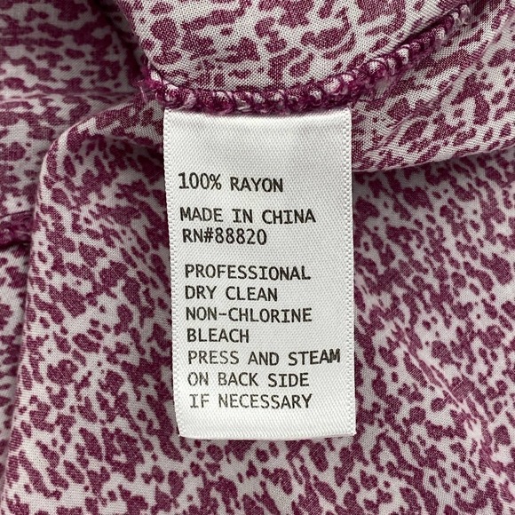 WILLI Smith Purple & Pink Printed Sleeveless Split Neck Button Down Blouse - Picture 10 of 11